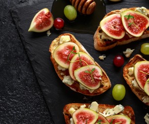 Lekkostrawny sylwester – jogurt naturalny w imprezowych przekąskach